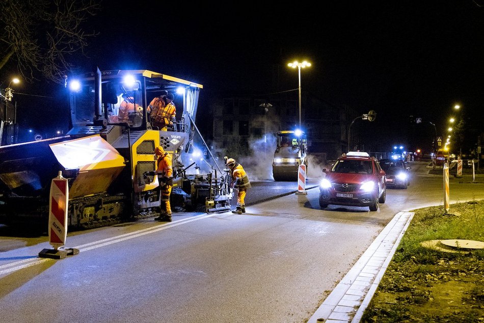 Łódź. Nocne prace w Nowosolnej