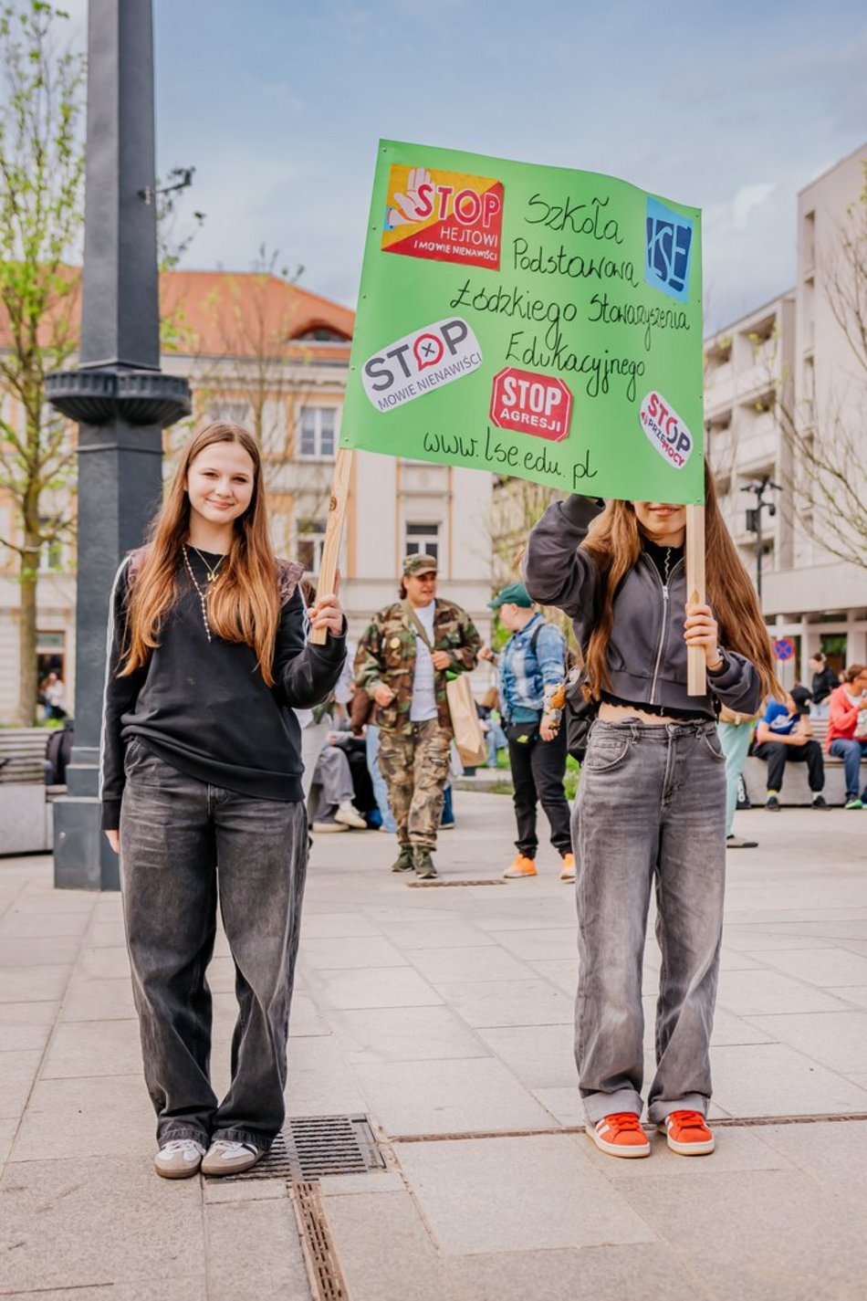Łódź. Marsz Przeciwko Przemocy i Hejtowi przeszedł Piotrkowską. Uczniowie w ważnej sprawie!