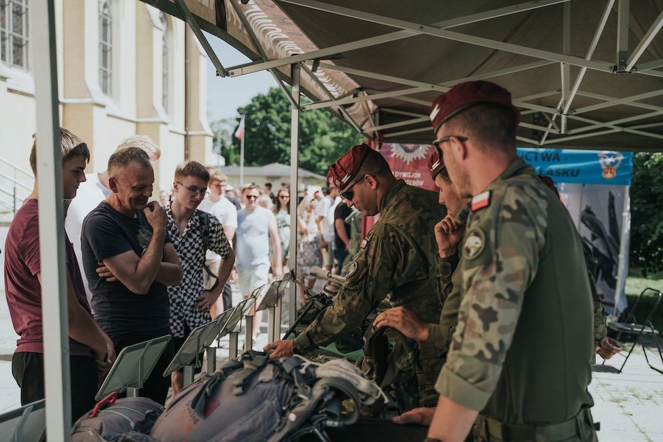 Łódź. Święto Wojska Polskiego w Łodzi. Wielka parada, piknik, rekonstrukcje historyczne