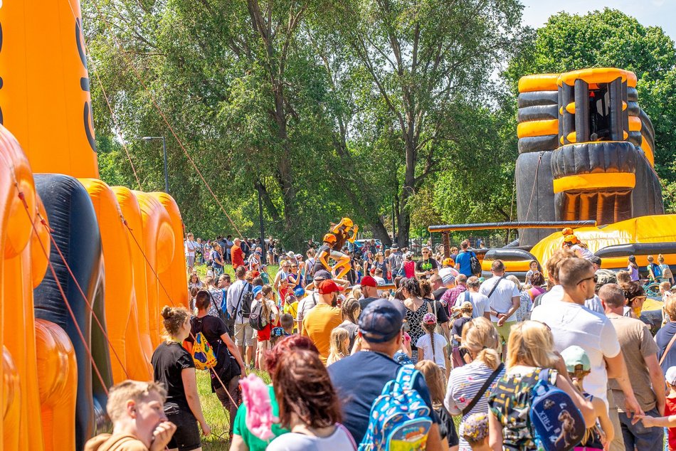 Festiwal dmuchańców w parku Podolskim w Łodzi
