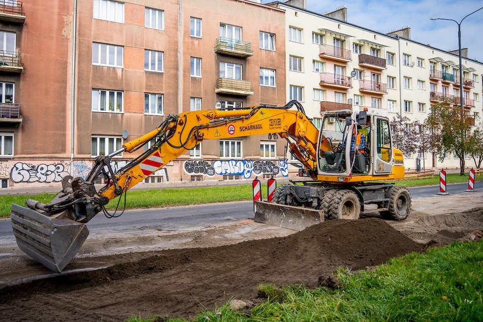 Łódź. Remont Uniwersyteckiej w Łodzi. Stara nawierzchnia już zerwana!