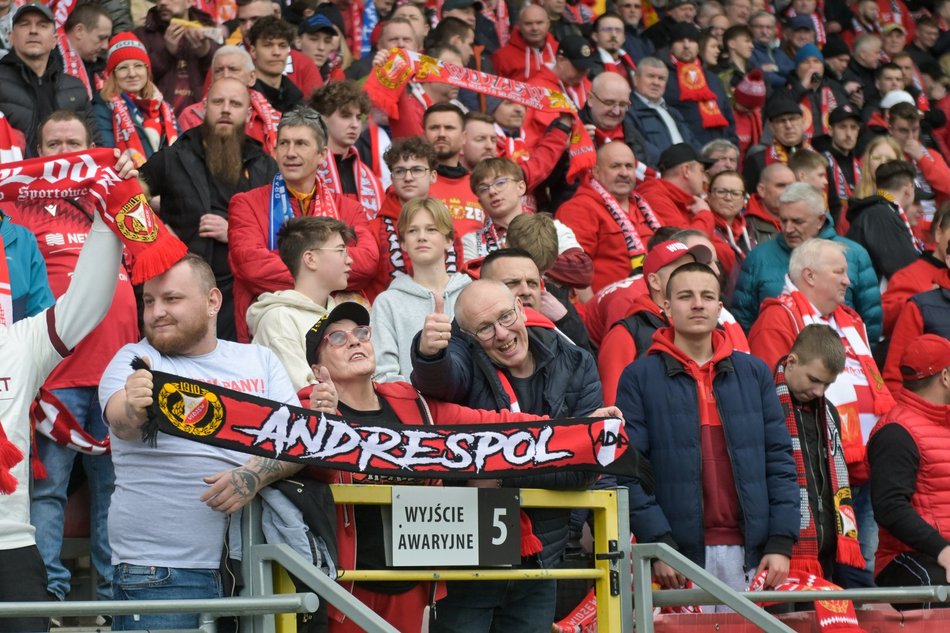 Łódź. Kibice na meczu Widzew Łódź - Bruk-Bet Termalica Nieciecza. Byłeś/aś? Znajdź się w galerii!