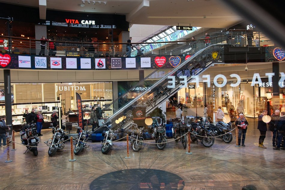 Łódź. WOŚP 2026 w Łodzi wystartował w Manufakturze! Zobacz te wspaniałe motocykle i bolidy