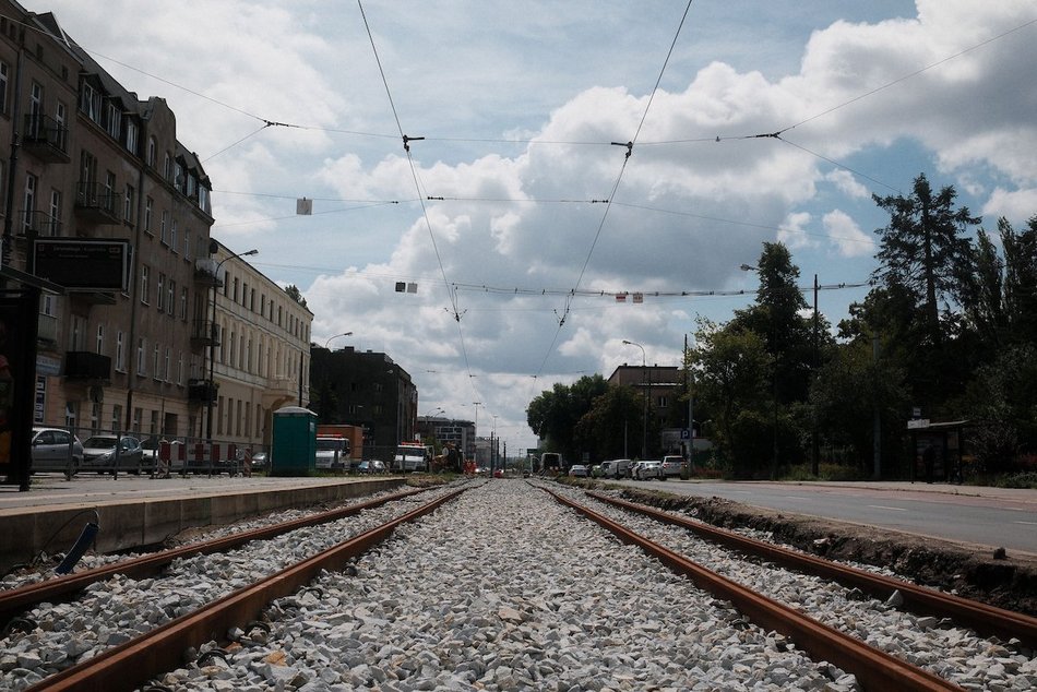 Łódź. Remont torowiska na Żeromskiego w Łodzi. Zmiana trasy zastępczego autobusu MPK Łódź