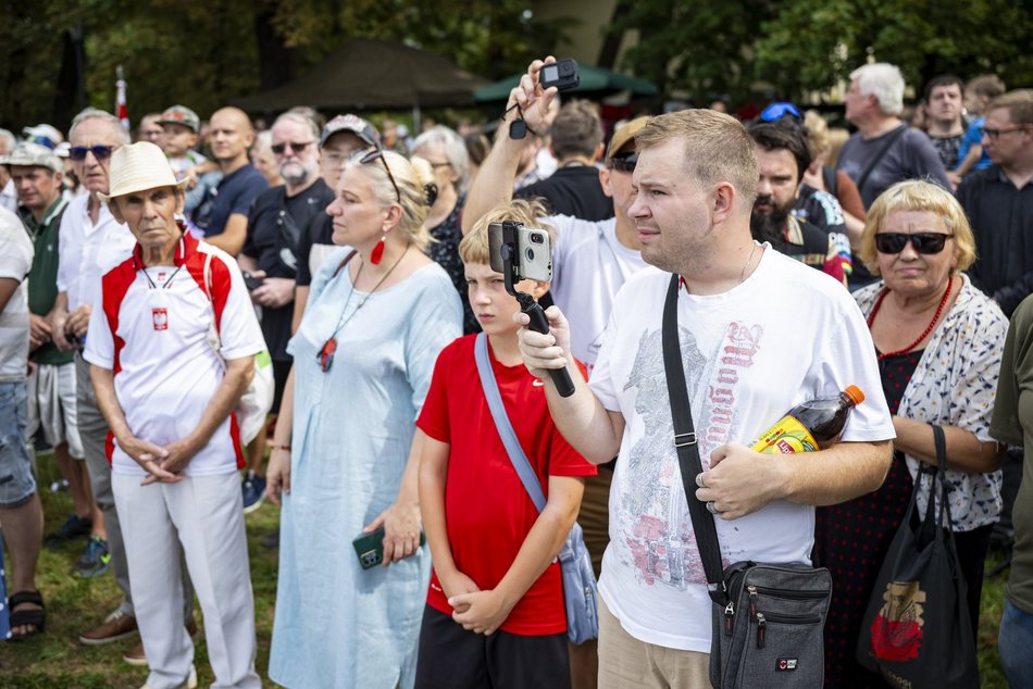 Piknik militarny w parku Helenów