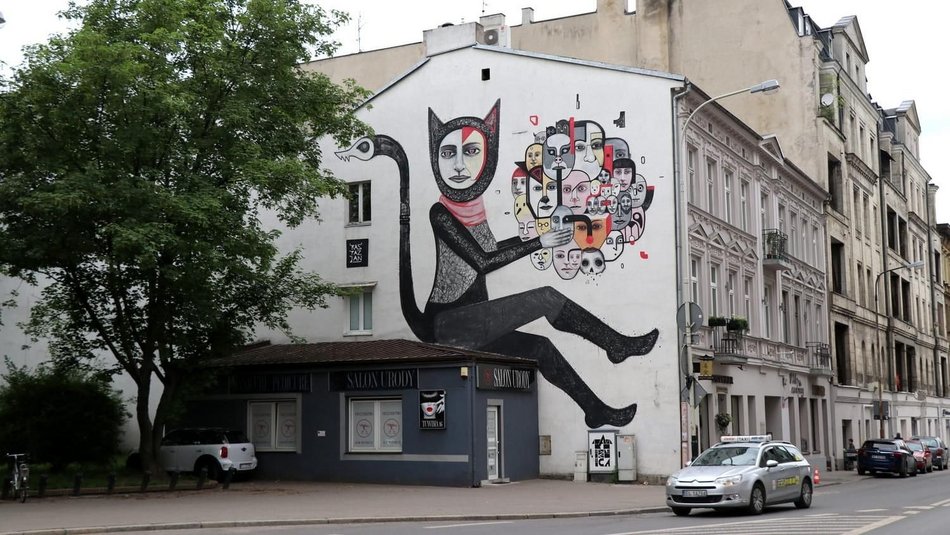 Mural „Kobieta Kot" w Łodzi