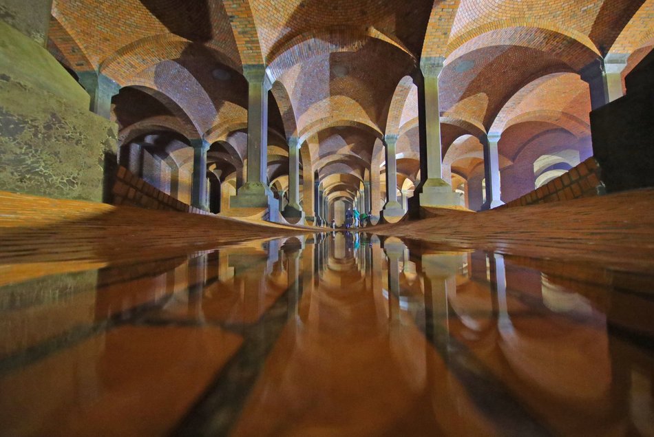 Zwiedzanie podziemnej katedry na Stokach z okazji 600. Urodzin Łodzi