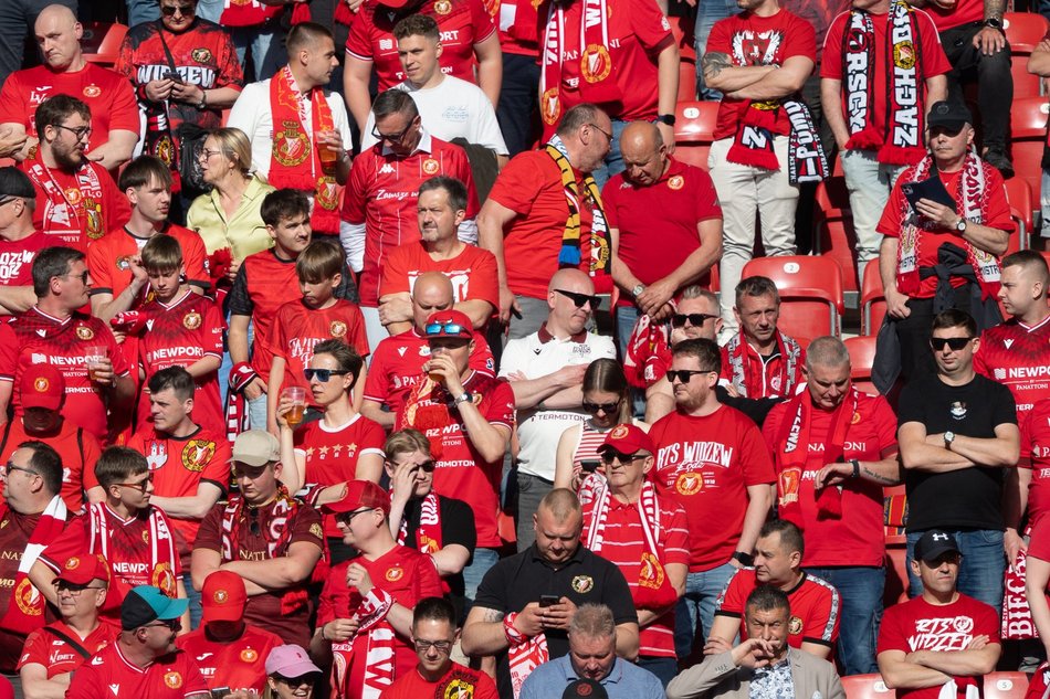 Kibice na meczu Widzewa Łódź z Piastem Gliwice