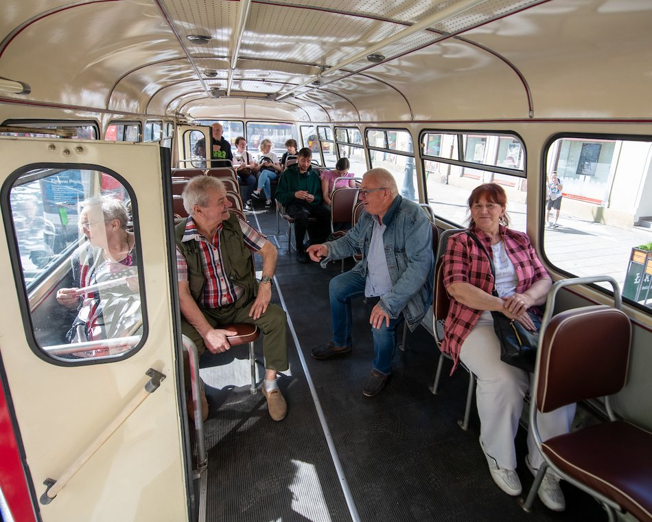 Łódź. Łódzkie Linie Turystyczne rozpoczęły sezon! Zwiedzaj Łódź zabytkowym tramwajem lub autobusem