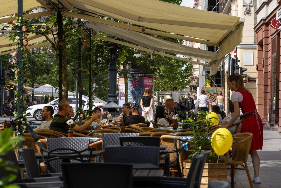 Łódź. Pierwszy sierpniowy weekend na Piotrkowskiej. Tłumy łodzian i turystów!