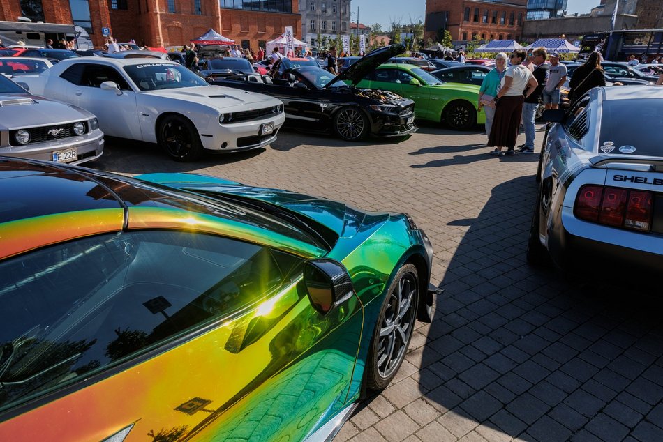 Łódź. Zlot amerykańskich samochodów w Łodzi. Prawdziwe perły motoryzacji