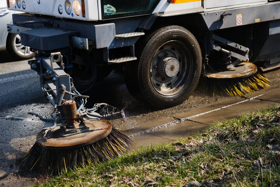 Wielkie sprzątanie w Łodzi nie zwalnia tempa! Gdzie pracują ekipy porządkowe?