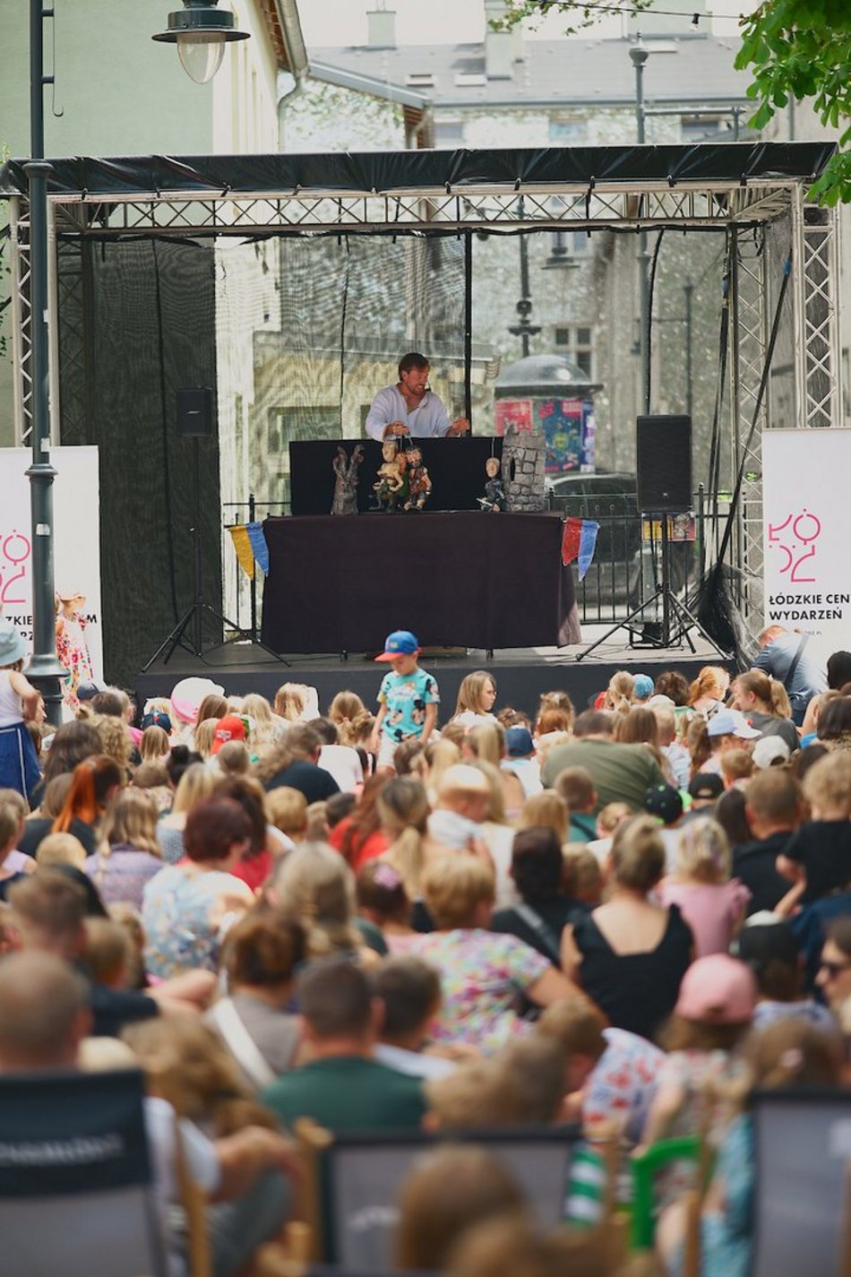 Łódź. Baśniowa Piotrkowska w Łodzi. Teatr Barnaby zapewnił dobrą zabawę całej rodzinie!