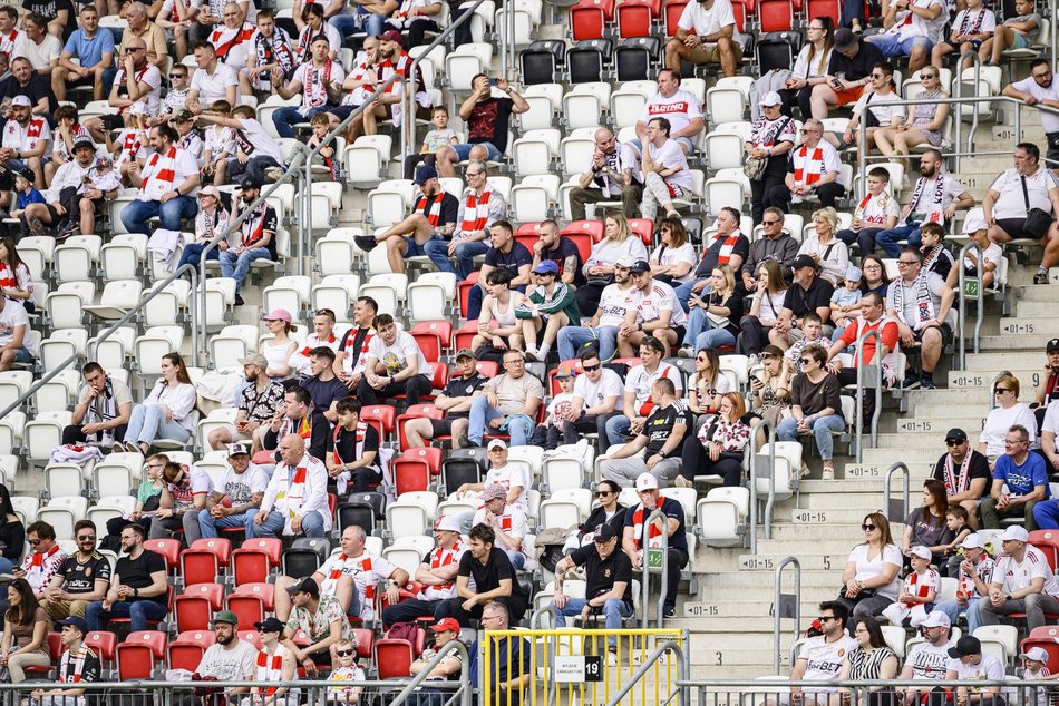 Kibice na meczu ŁKS Łódź z GKS Tychy. Odnajdź się w naszej galerii