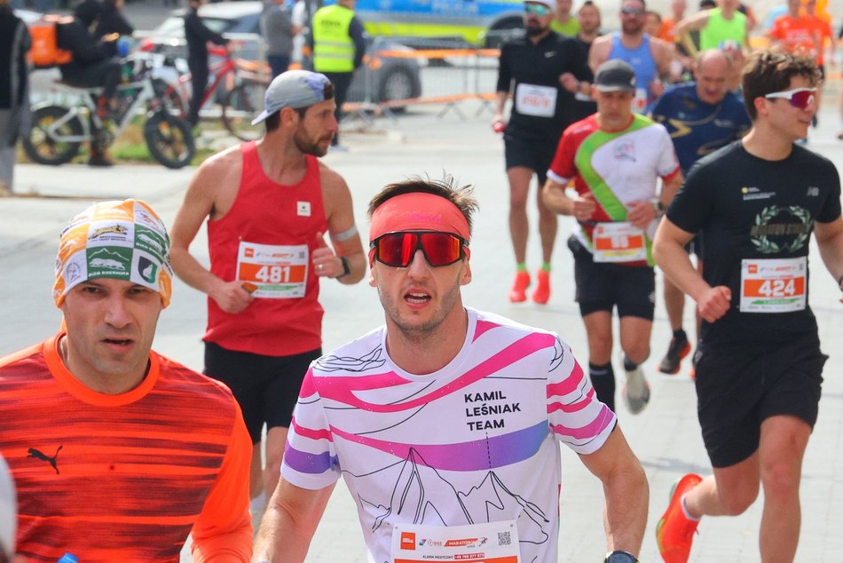 Łódź. DOZ Maraton Łódź 2026. Brałeś udział w biegu? Odszukaj się w galerii i zapisz na pamiątkę!