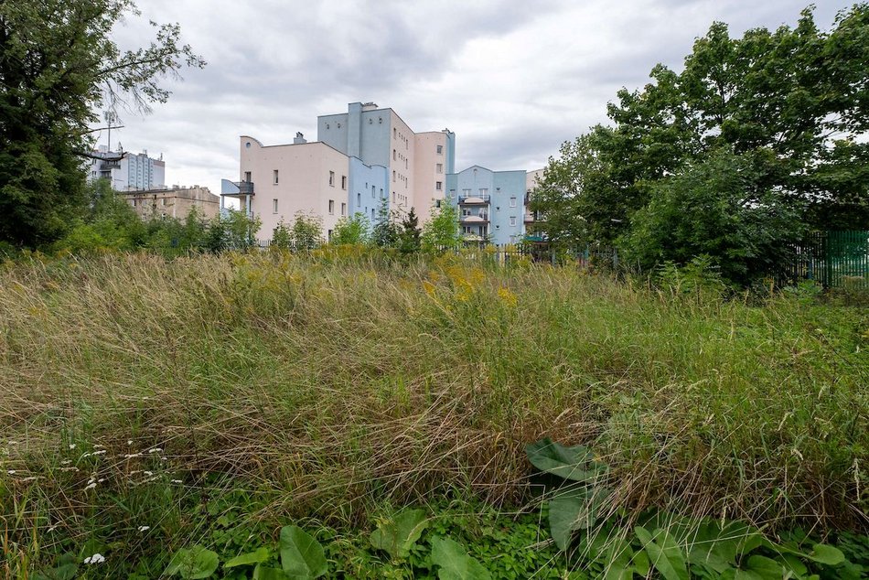 Łódź. Nowy skwer przy Kopcińskiego w Łodzi. Powstanie plac zabaw, wybieg dla psów i spacerowa aleja