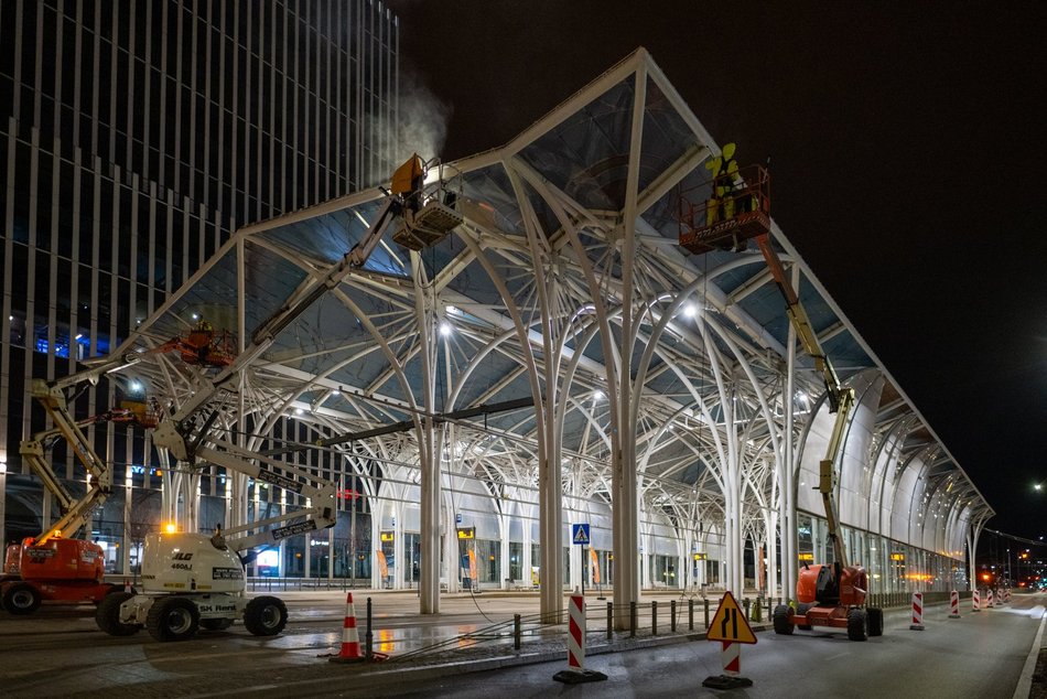 Wielkie sprzątanie Stajni Jednorożców. Przystanek umyty po sam dach!
