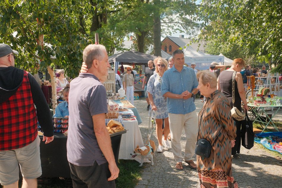 Łódź. Targ Staroci na Księżym Młynie w Łodzi. Rękodzieła, unikatowe rzeczy i domowe przysmaki