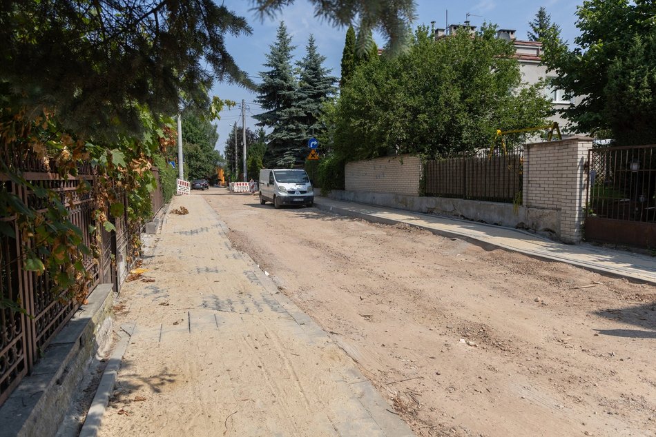 Łódź. Remont dróg na Julianowie w Łodzi. Jak przebiegają prace na Biegańskiego, Malwowej i Żarnowcowej?
