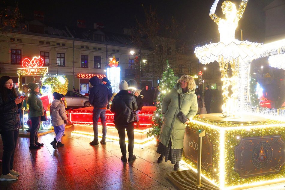 Iluminacje świąteczne w Łodzi. Zobacz najpiękniejsze ozdoby na Piotrkowskiej i placu Wolności