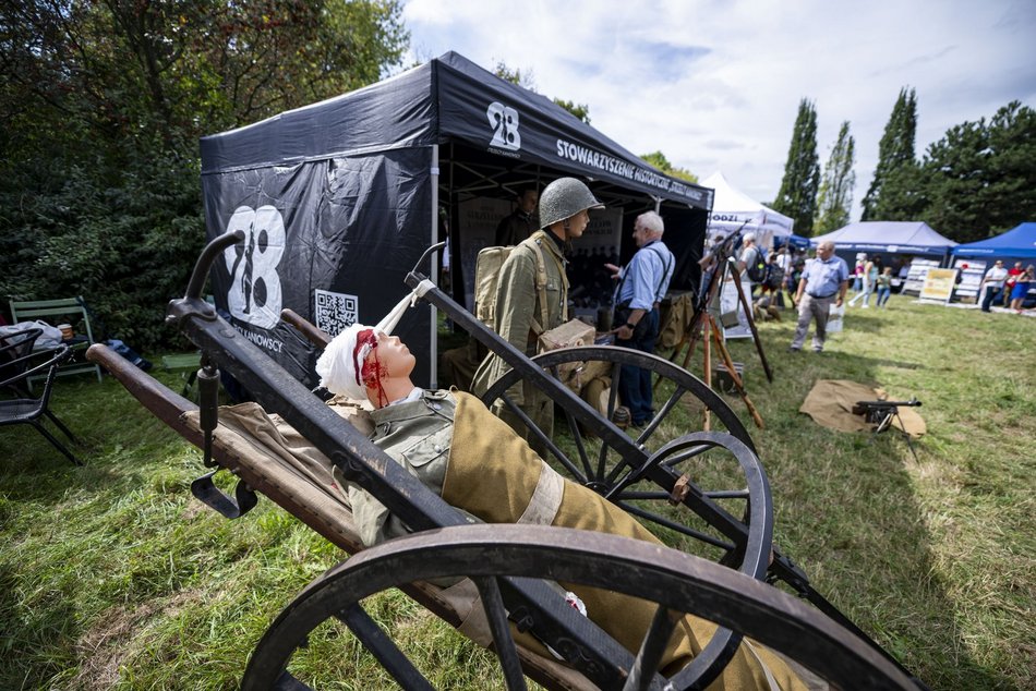 Piknik militarny w parku Helenów