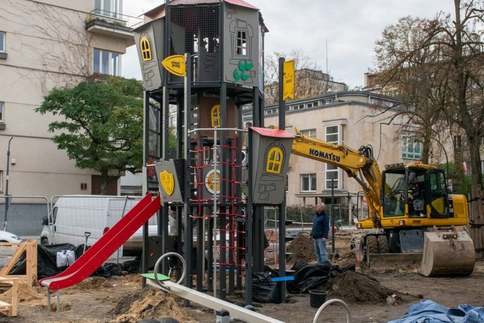 Nowy plac zabaw w centrum Łodzi przy Skwerze Wiedźmina