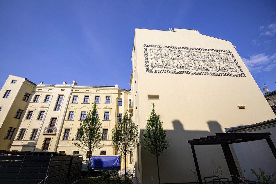 Zielone podwórka w kamienicach przy Rewolucji w Łodzi. Perełki ukryte w centrum miasta!