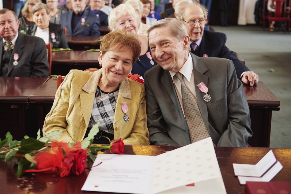 Uroczystość wręczenia medali z okazji długiego pożycia małżeńskiego