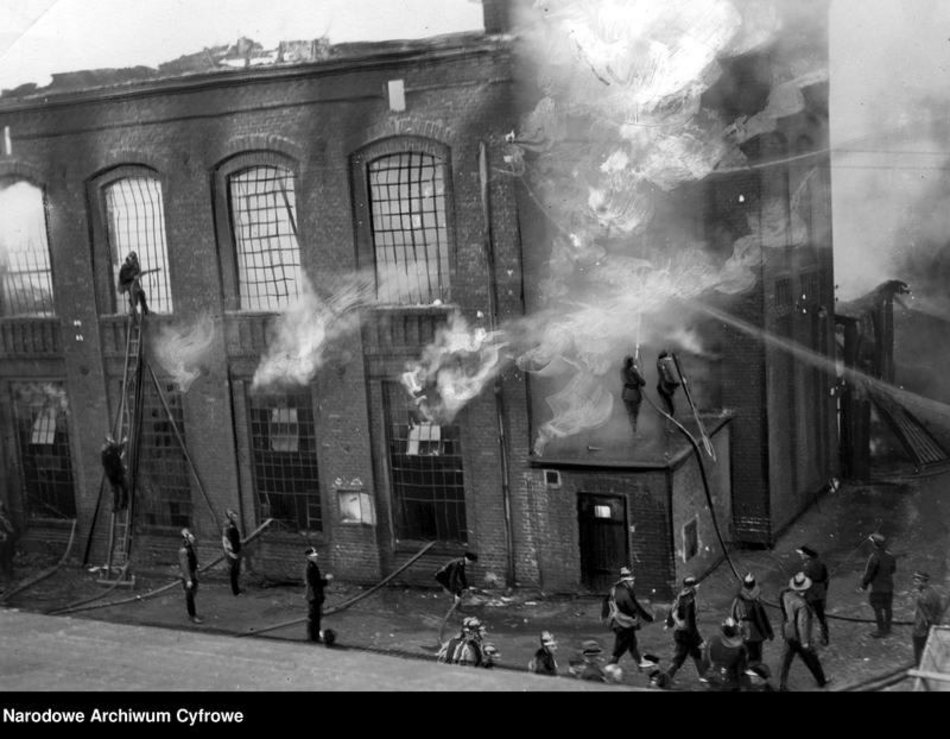 Pożary w przedwojennej Łodzi. Zobacz, jak dawniej wyglądały akcje gaśnicze.