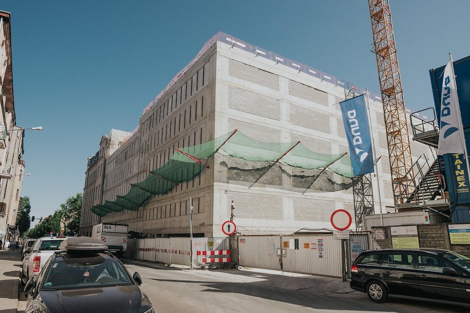 Łódź. Budowa parkingów wielopoziomowych w Łodzi. Powstają kolejne piętra. Kiedy koniec prac?