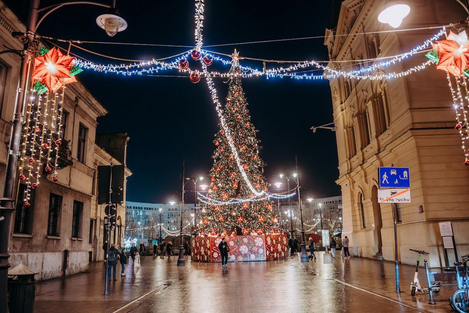 Łódź. Jarmark Bożonarodzeniowy w Łodzi nocą