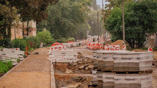 Remont Gandhiego w Łodzi. Trwa budowa nowej nawierzchni, powstają pierwsze chodniki