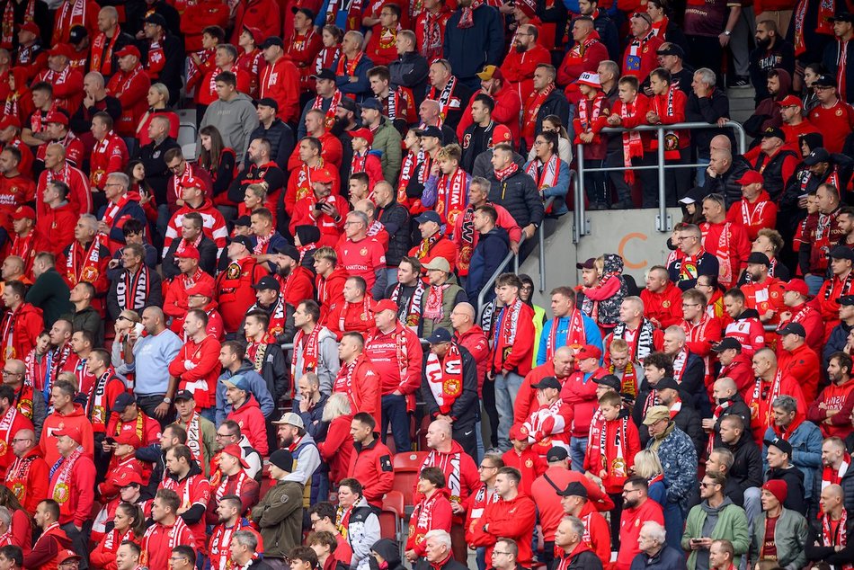 Łódź. Kibice na meczu Widzewa Łódź z Rakowem Częstochowa
