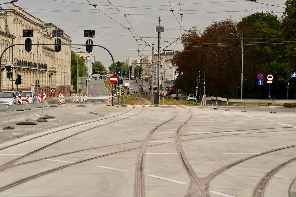 Łódź. Koniec remontu torowisk w centrum Łodzi. Autobusy i tramwaje MPK Łódź wracają na swoje trasy