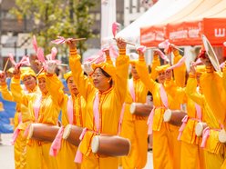 Chińska parada Falun Dafa na ul. Piotrkowskiej