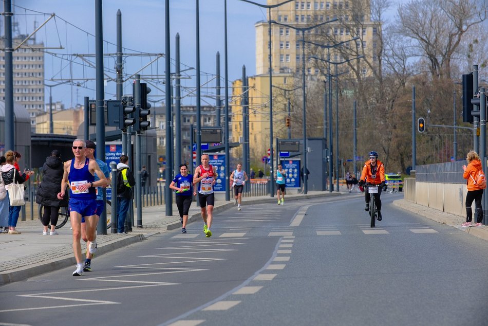 Łódź. DOZ Maraton Łódź 2026. Brałeś udział w biegu? Odszukaj się w galerii i zapisz na pamiątkę!