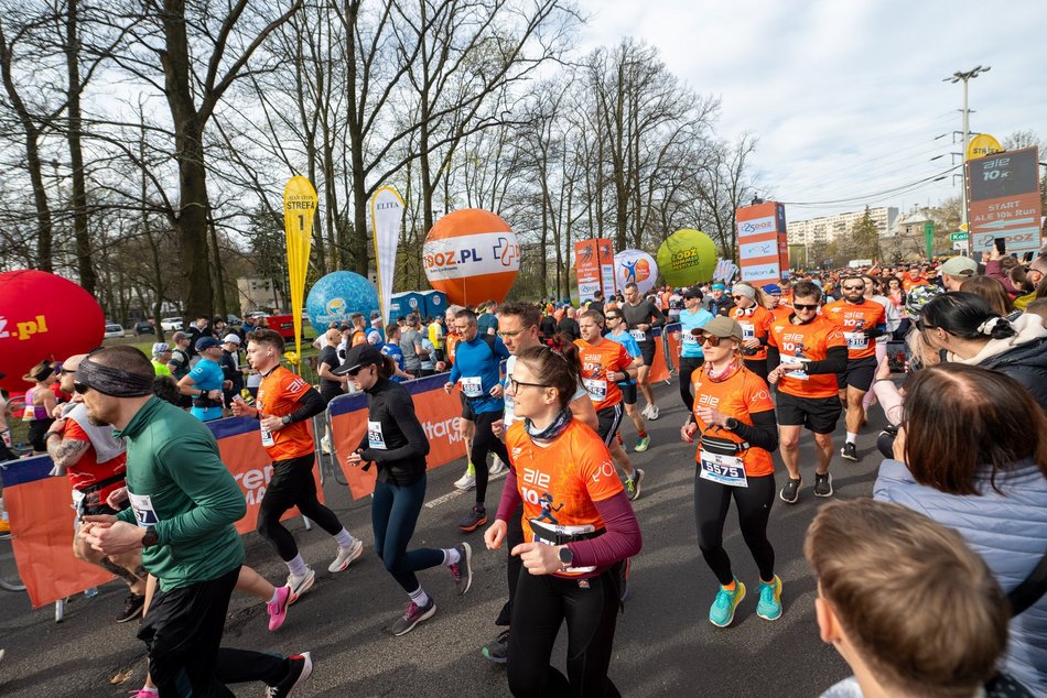 Łódź. DOZ Maraton Łódź 2026. Brałeś udział w biegu na 10 km? Znajdź się na zdjęciach!