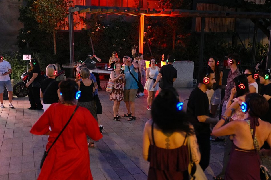 Łódź. Wakacje na Piotrkowskiej 2026 w Łodzi. Silent disco opanowało centrum!