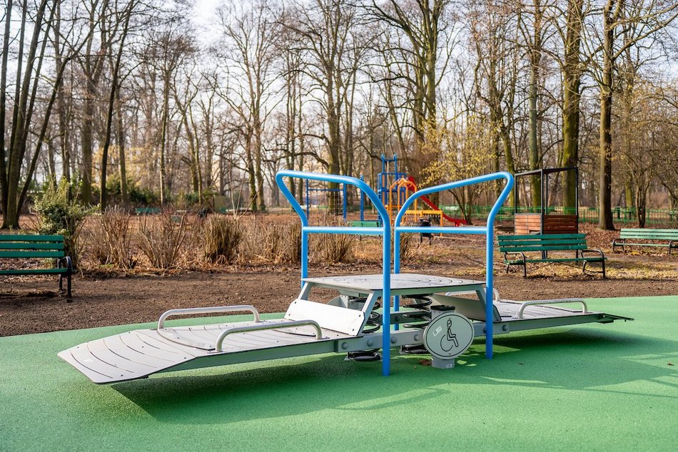 Łódź. Plac zabaw w Parku Julianowskim w Łodzi