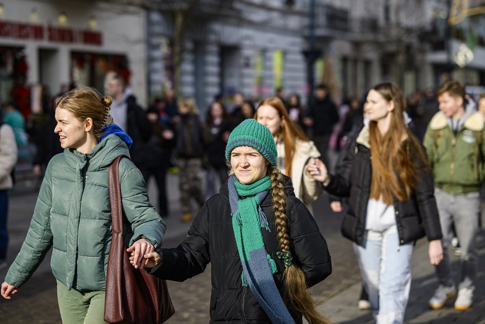 Łódź. Polonez dla Łodzi. Tłumy maturzystów zatańczyły na Piotrkowskiej. Razem z nimi łodzianie!
