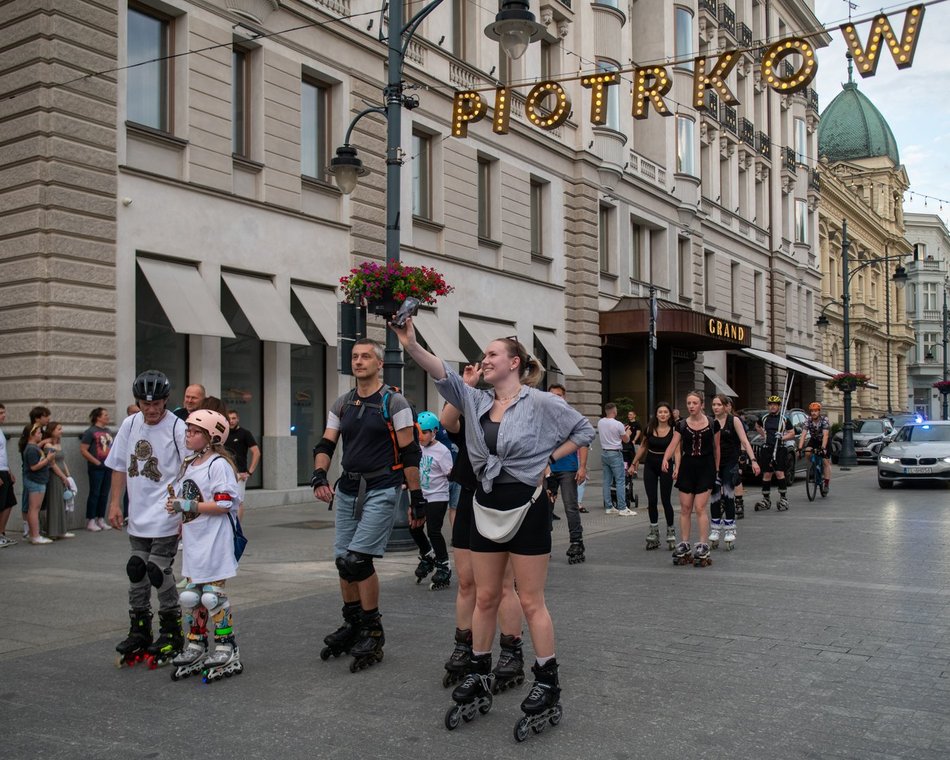 Łódź. Nightskating Łódź za nami. Rolkarze znów opanowali Piotrkowską