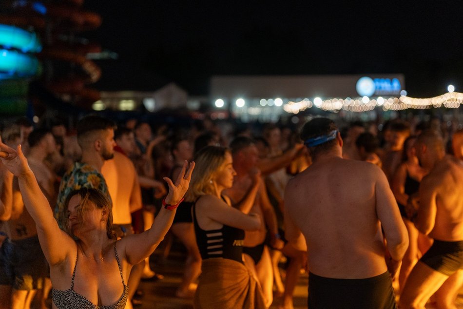 Nocne Pływanie w Aquaparku Fala