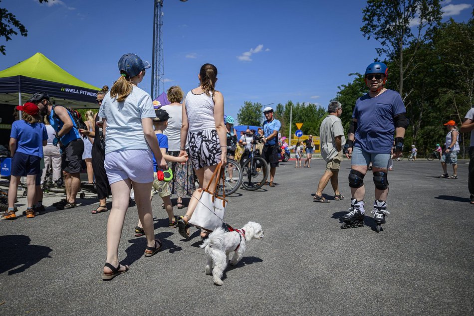 Łódź. Piknik otwarcia Szczecińskiej w Łodzi wielkim hitem. Tłumy łodzian bawią się świetnie