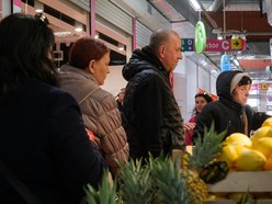 Łódź. Przedświąteczne zakupy na Rynku Bałuckim