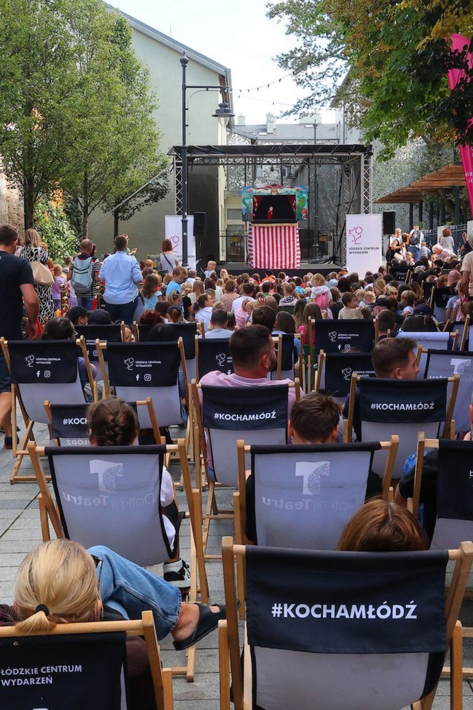 Łódź. Baśniowa Piotrkowska w Łodzi. Teatr Barnaby zachwycił najmłodszych widzów
