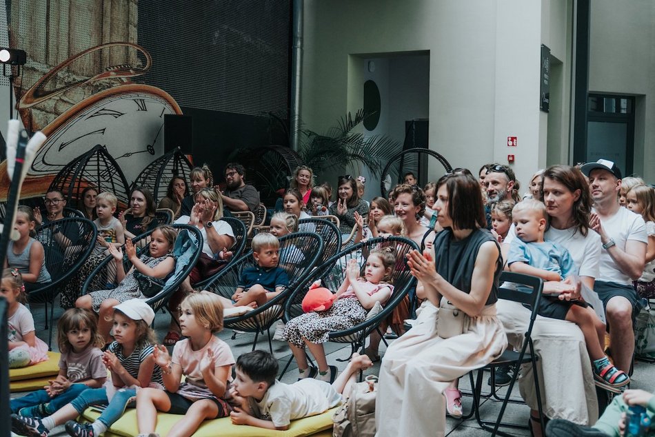 Łódź. Sokrates w piaskownicy. Za nami spektakl w ramach „Lata w MeMo”