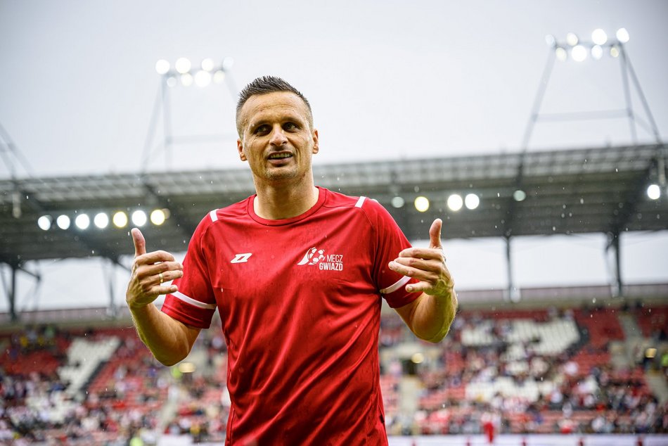 Łódź. Mecz Gwiazd w Łodzi. Na murawie Boniek, Krzynówek, Krychowiak