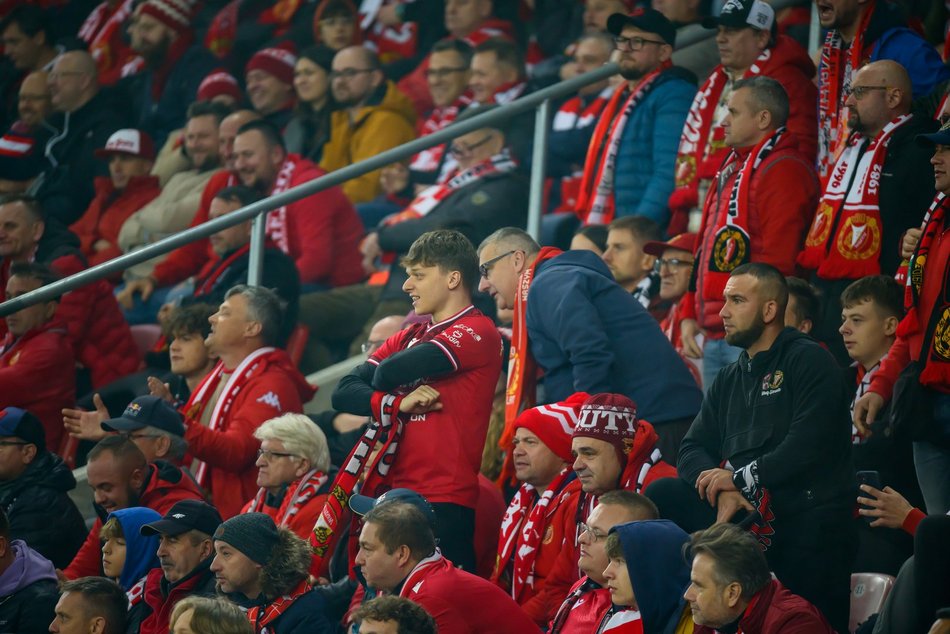 Kibice na meczu Widzewa Łódź z Legią Warszawa. Byłeś/aś? Odszukaj się w galerii