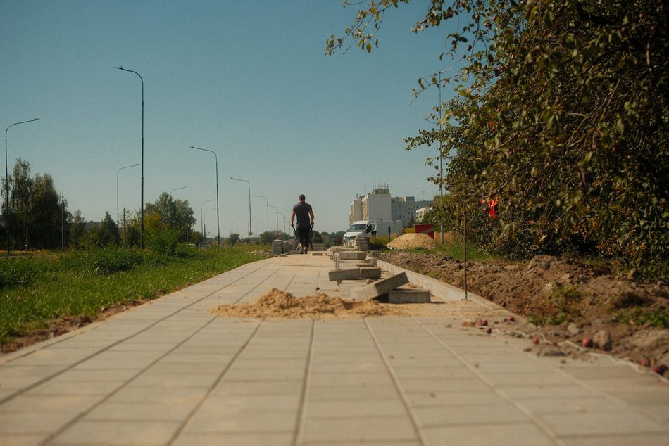 Łódź. Nowy i równy chodnik na Hetmańskiej w Łodzi. Prace dobiegają końca!