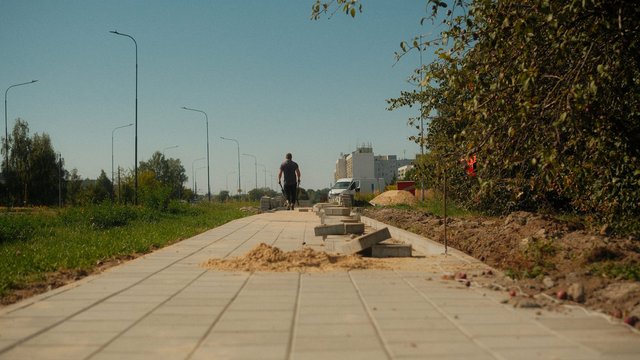 Nowy i równy chodnik na Hetmańskiej w Łodzi. Prace dobiegają końca! [ZDJĘCIA]